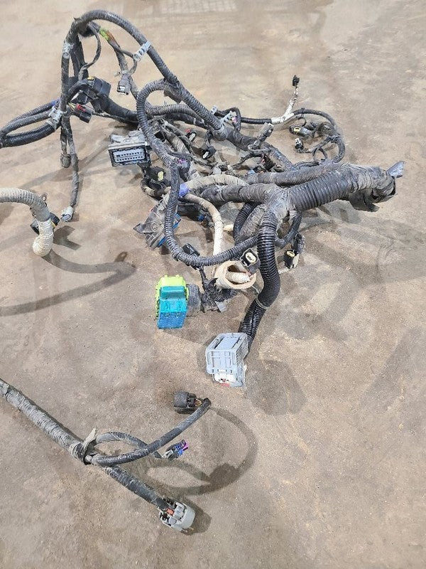 SUBURBN15 2015 Engine Wire Harness 620977