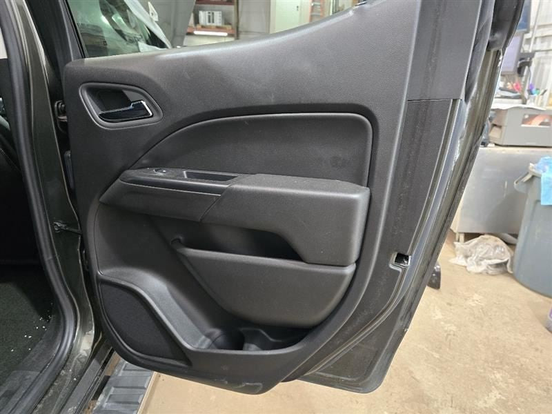 COLORADO  2018 Door Trim Panel Rear 598218