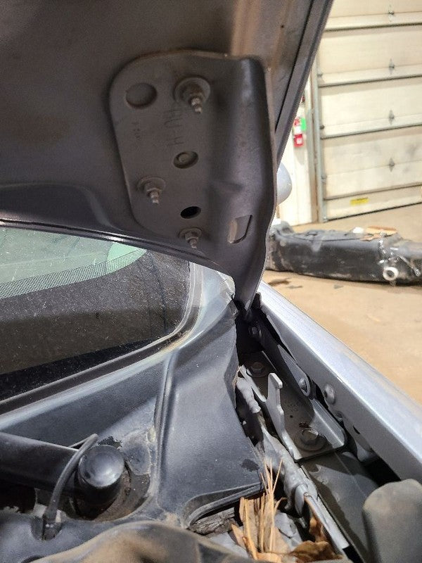 LESABRE   2005 Hood Hinge 680650
