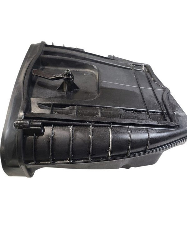 Driver Left Air Cleaner 3.0L Fits 15-18 PORSCHE MACAN 661484