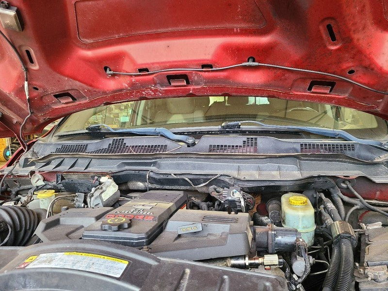 RAM3500   2010 Cowl 673390