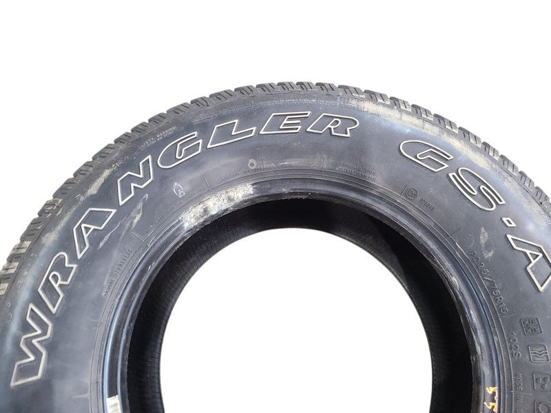 1 Used Tire  225 75 15 Goodyear Wrangler 13/32 669088