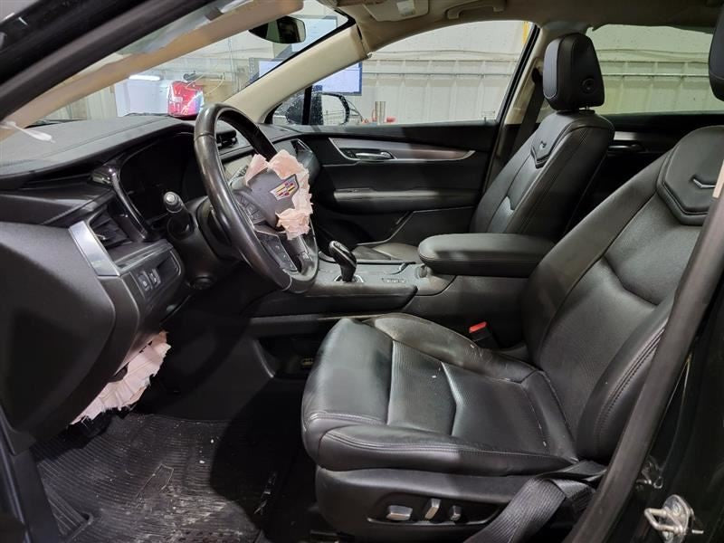 REAR XT5       2019 2nd Row Drivers Side Retractor Seat Belt Rear 5607