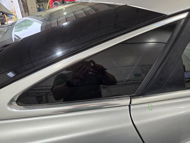 Passenger Right Quarter Glass With Privacy Tint Fits 10-19 XJ 640352