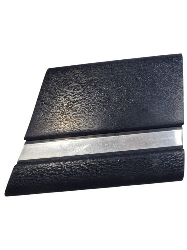 T100      1998 Fender Moulding 653985