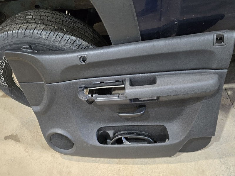 SILVRDO15 2009 Front Door Trim Panel 634880