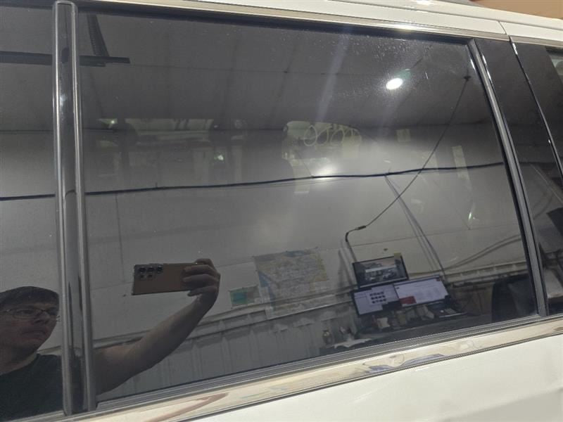 Passenger Rear Door Glass Privacy Tint Opt Ako Fits 15-19 SUBURBAN 150