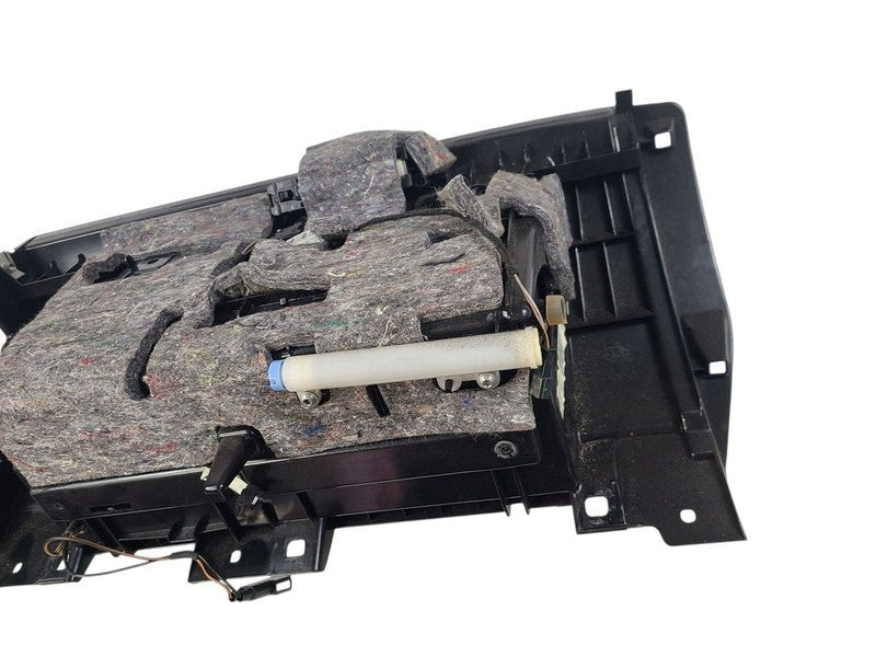 XJ        2016 Glove Box 640346