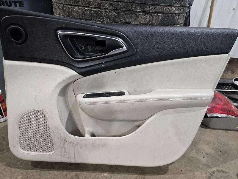 200       2016 Front Door Trim Panel 619407