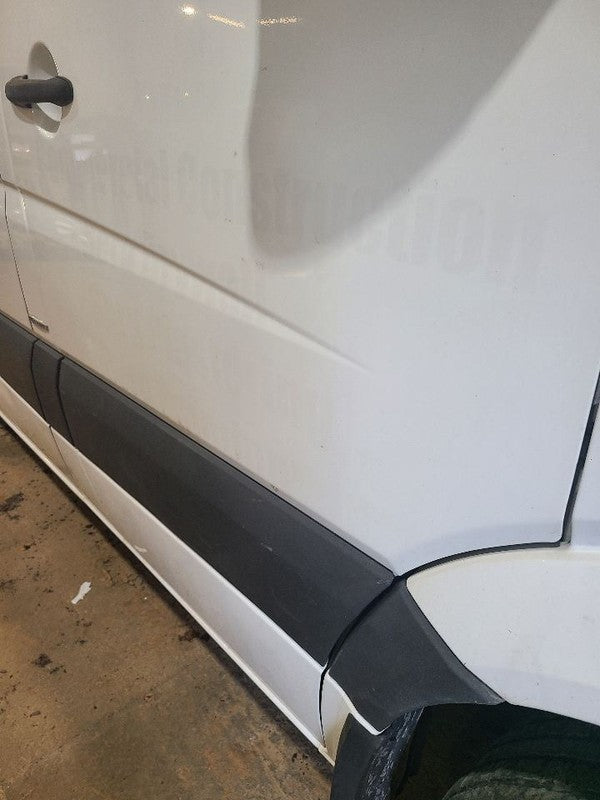 Passenger Right Front Door Fits 10-18 MERCEDES SPRINTER 2500 679648