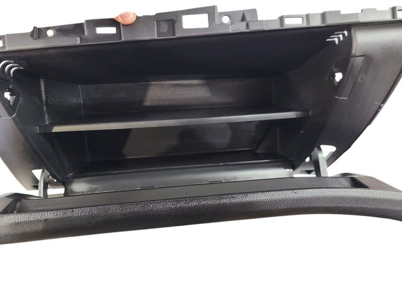 FUSION    2018 Glove Box 638101