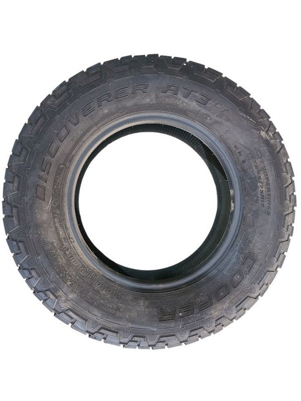 1 Used Tire   245 75 17 Cooper 9/32  667191