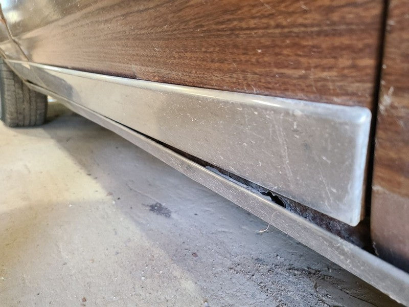 OLDS-SW   1988 Door Moulding Front 677767