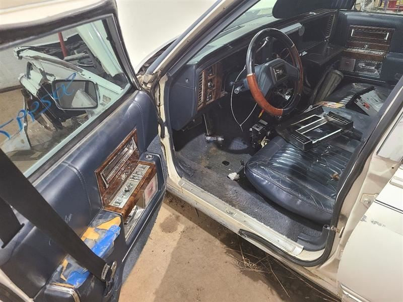 REAR BROUGHAM  1992 Driver's Side Buckle Seat Belt Front 571620
