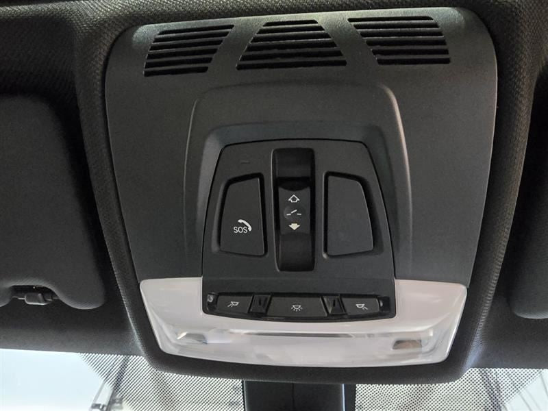 335I      2015 Console Front 604605
