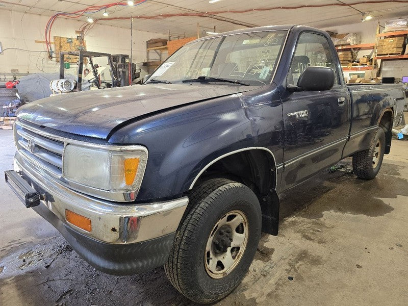 T100      1993 Seat Belt Front 638181