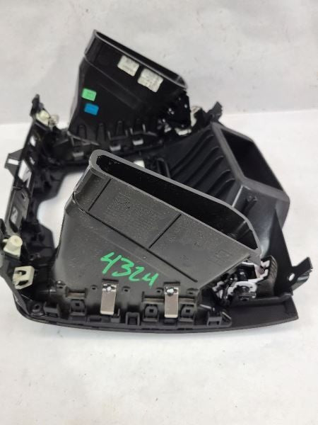 FOCUS     2015 Dash Bezel 555678