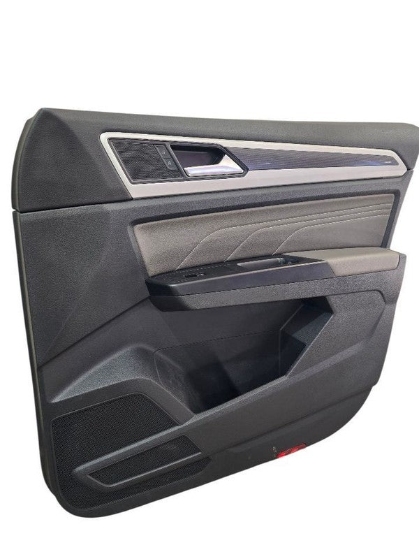 ATLAS     2021 Front Door Trim Panel 647666