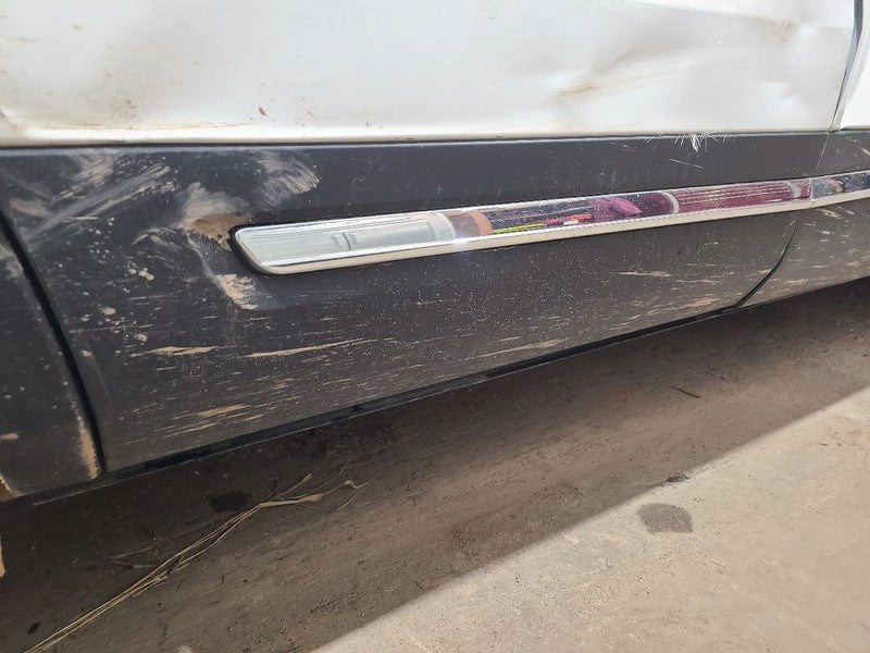 EXPLORER  2016 Door Moulding Rear 666138