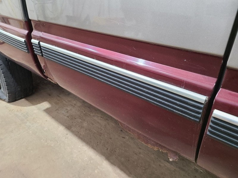 TCHEV1500 1998 Door Moulding Rear 672120