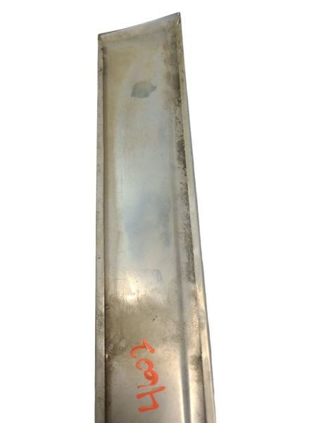 NEW YRK-R 1988 Quarter Moulding 581981