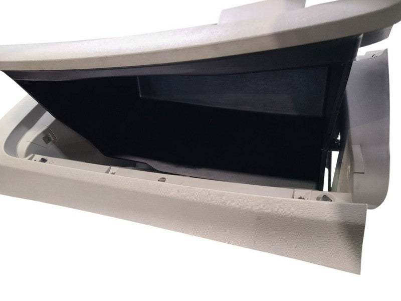 VENZA     2011 Glove Box 654466