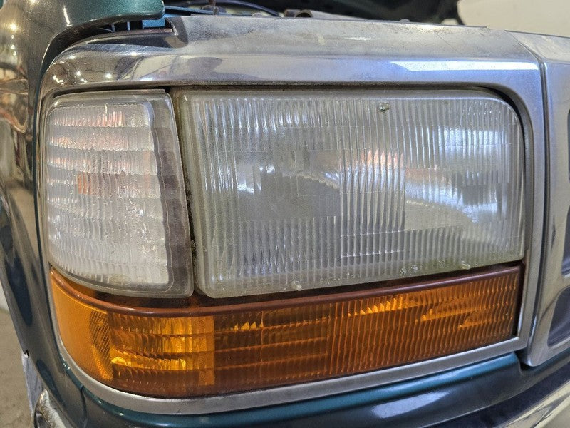 Passenger Right Headlight From 8501 GVW Fits 92-97 FORD F250 PICKUP 64