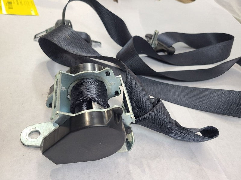 OUTLAN SP 2017 Seat Belt Rear 611141