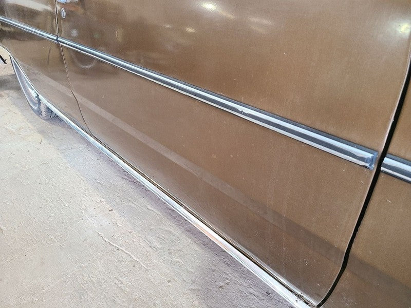 DART      1975 Door Moulding Front 668124