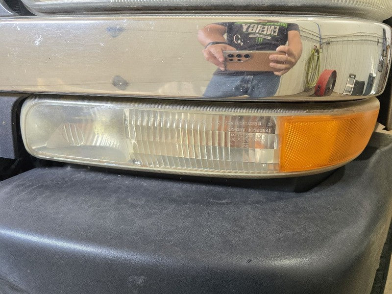 Driver Corner/Park Light Park Lamp-turn Signal Fits 00-06 SUBURBAN 150