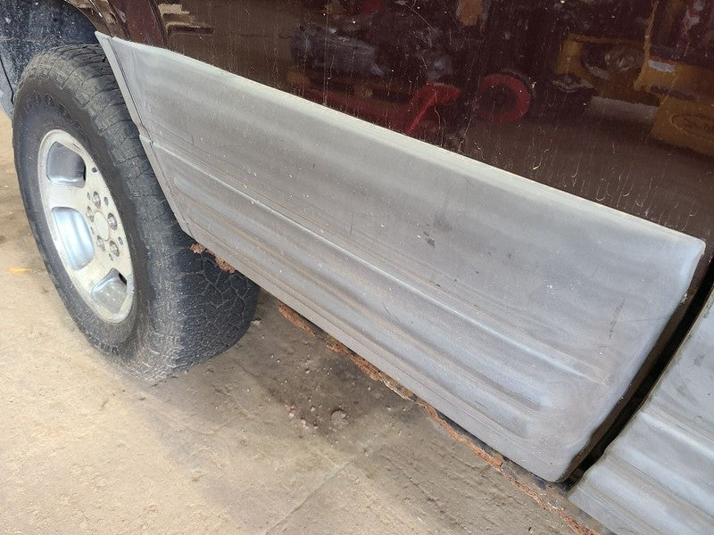 GRANDCHER 1998 Door Moulding Rear 672515