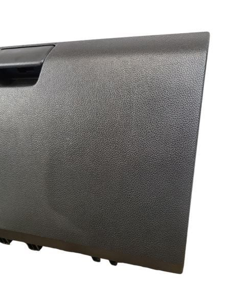 COLORADO  2018 Glove Box 598232