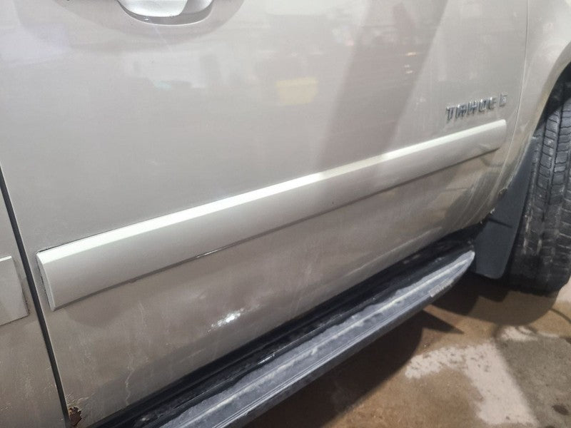 TAHOE     2007 Door Moulding Front 657870