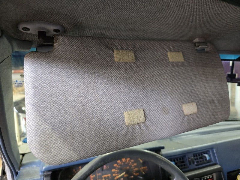 TNISSAN   1986 Sun Visor 641999