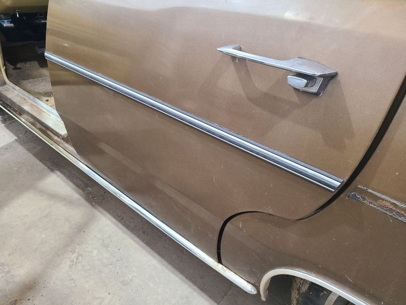 DART      1975 Door Moulding Rear 668128