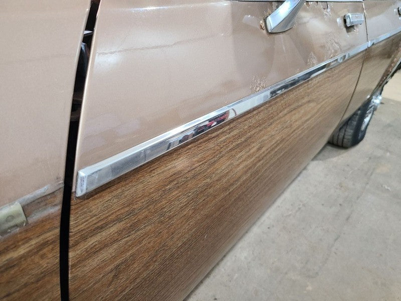 OLDS-SW   1988 Door Moulding Front 677763