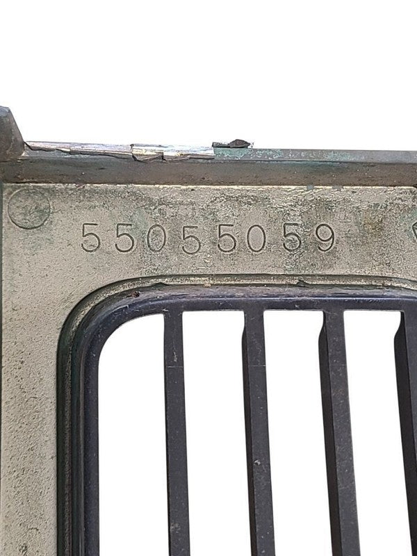 Grille Vertical Bars Grille Chrome Fits 96-98 GRAND CHEROKEE 672497