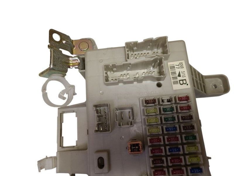 GX470     2004 Fuse Box Cabin 627532