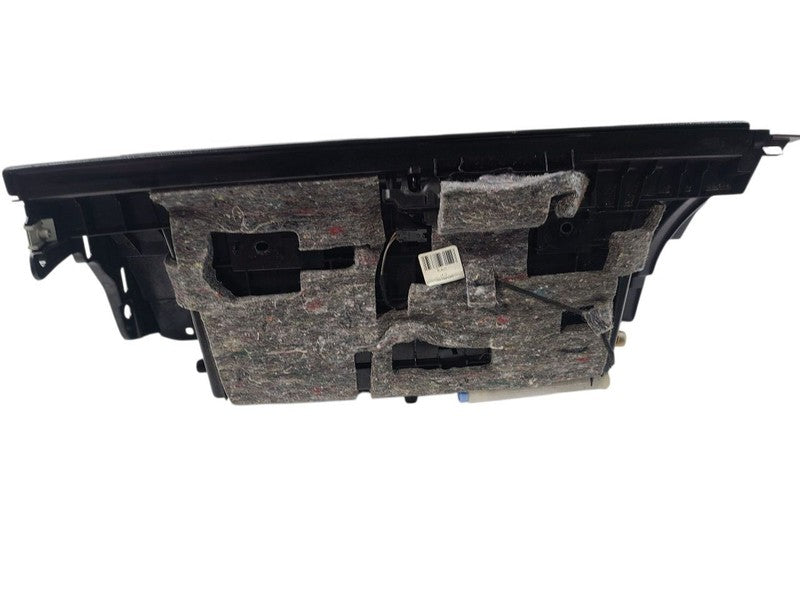 XJ        2016 Glove Box 640346
