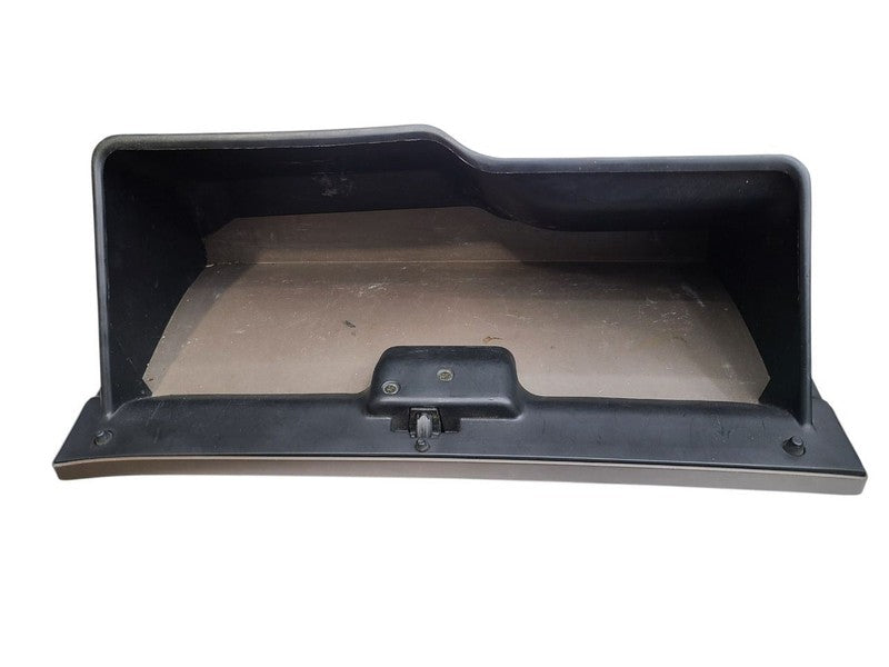 T100      1996 Glove Box 676242
