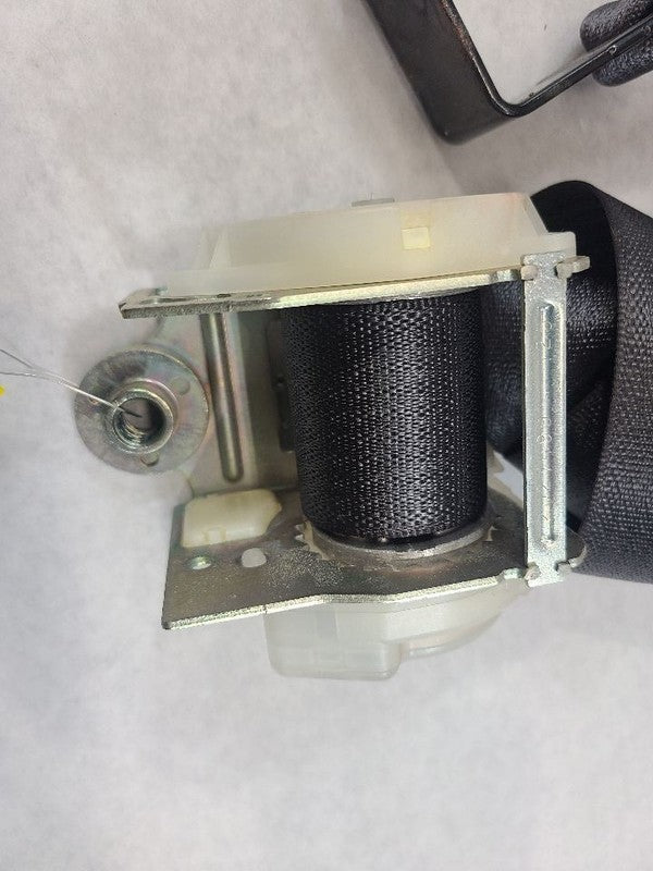 H3        2006 Seat Belt Rear 606079