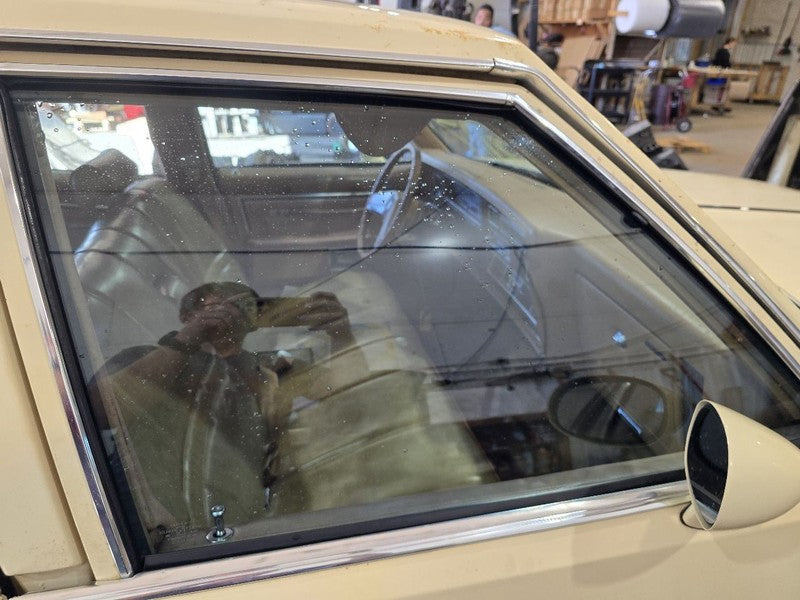 Passenger Right Front Door Glass 4 Door Fits 77-79 BUICK 647910