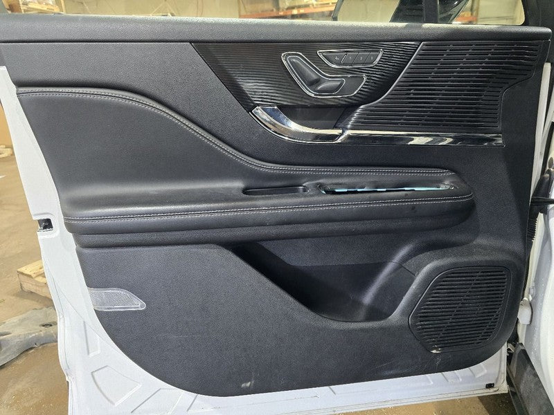 CORSAIR   2020 Front Door Trim Panel 631568