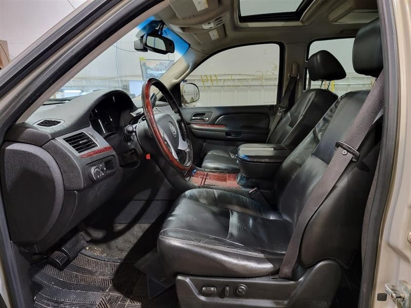 Passenger Tail Light Without Premium Collection Fits 07-14 ESCALADE 56