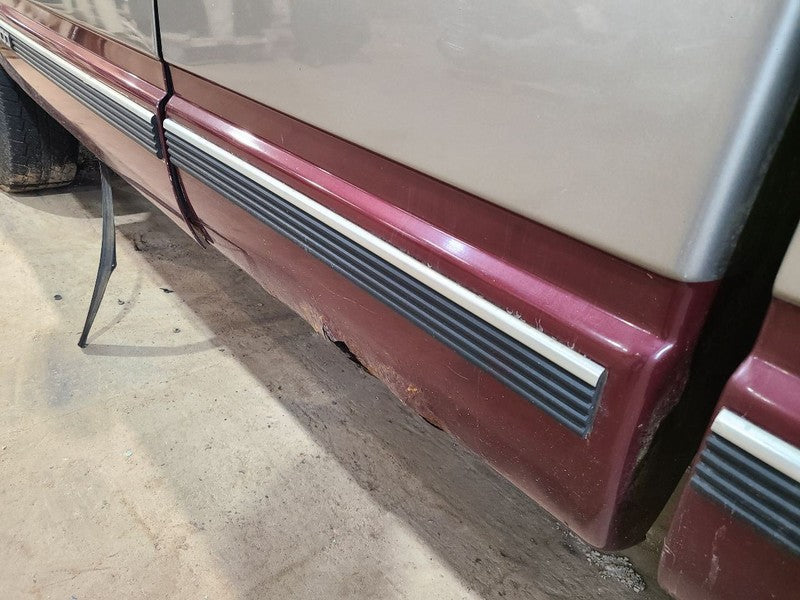 TCHEV1500 1998 Door Moulding Rear 672121