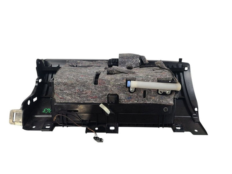 XJ        2016 Glove Box 640346