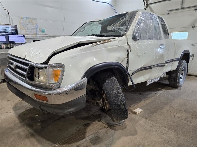 T100      1995 Seat Belt Rear 593147