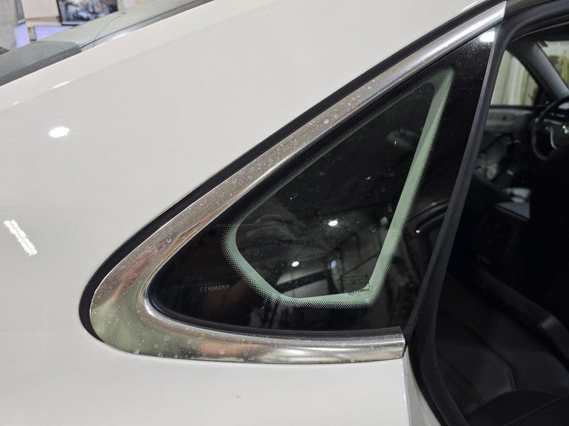 Passenger Right Quarter Glass Chrome Surround Fits 20-22 PASSAT 637896