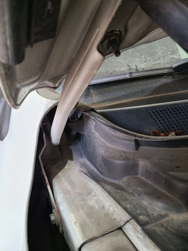 RAM3500   2023 Hood Hinge 677930