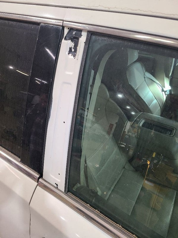 Passenger Right Front Door Fits 15-20 SUBURBAN 1500 679580